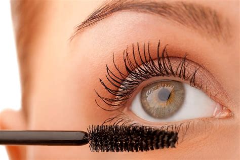 can you wear mascara to an eye exam