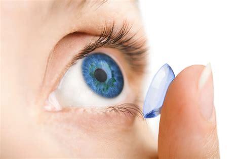 should you wear contacts to eye exam